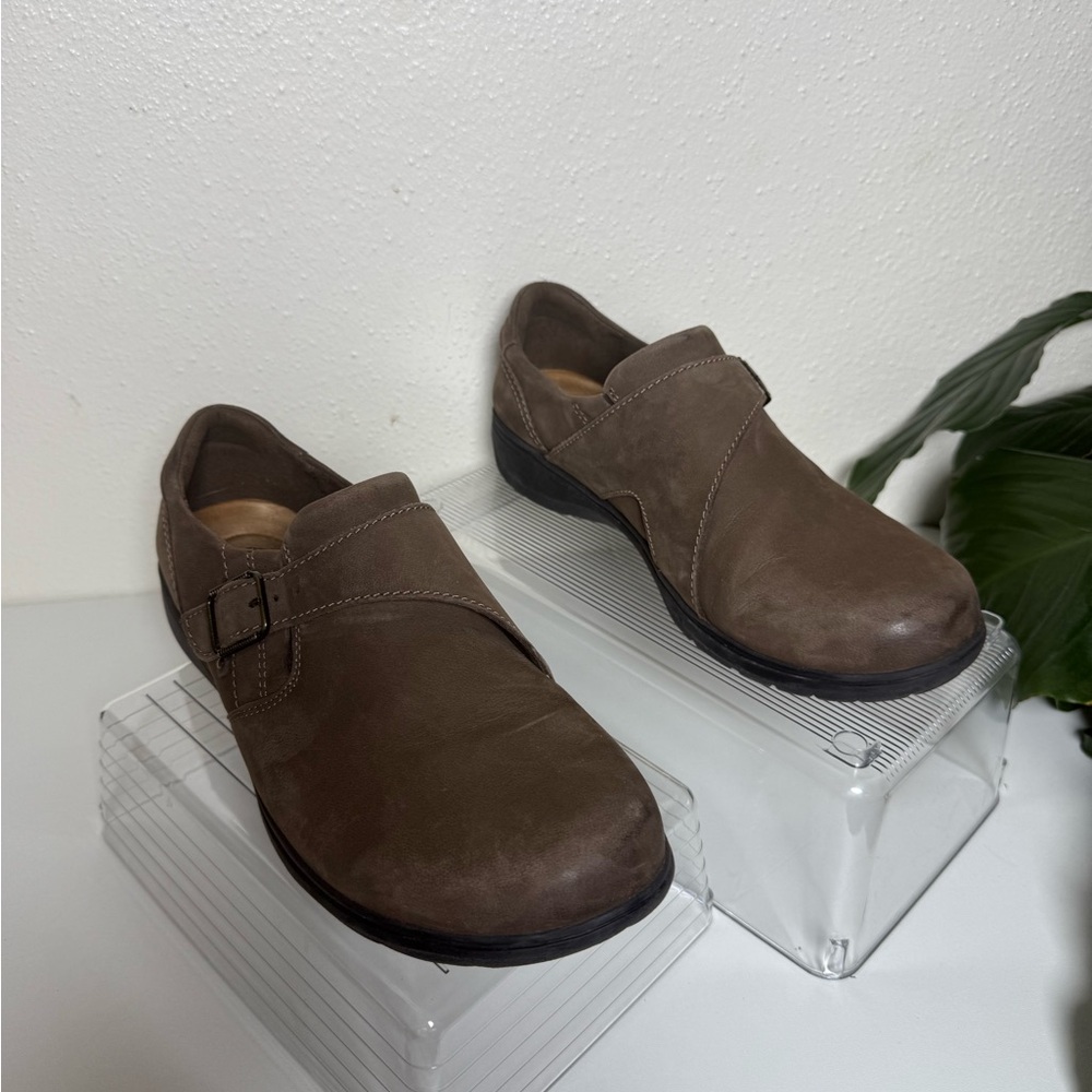 Clarks women Brown Leather Loafers - Picture 2 of 10